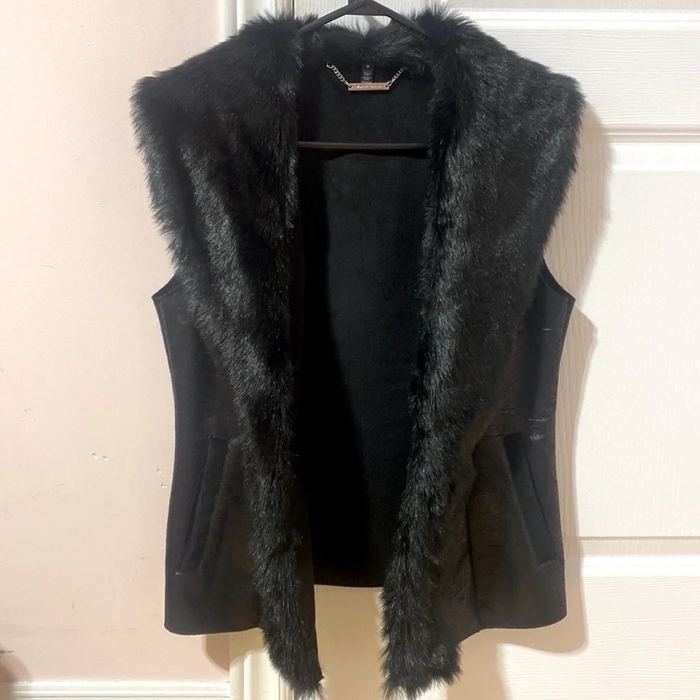 White House Black Market Faux Fur Vest Size Small - Picture 4 of 9